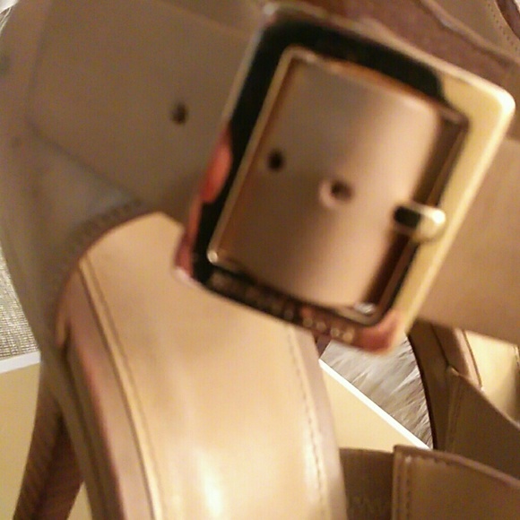 Shoes - Picture 3 of 4